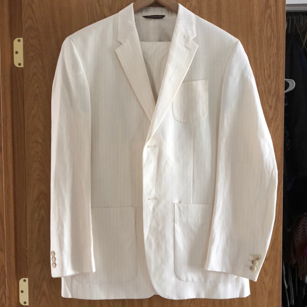 Perry Ellis men’s suit.